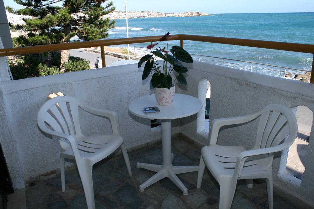 Blue Bay Apartments Chersonissos Buitenkant foto